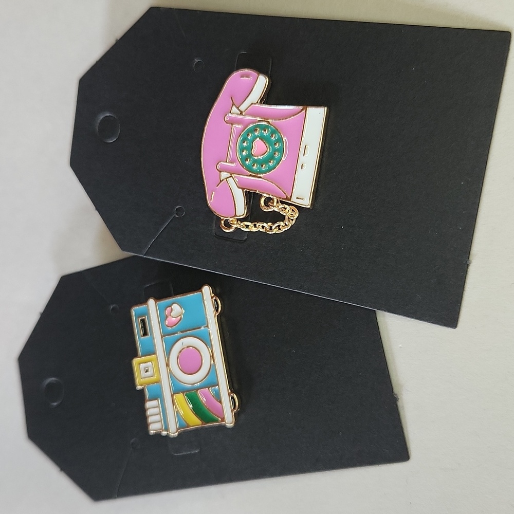 Pin Set - Retro Style Camera & Phone NWOT